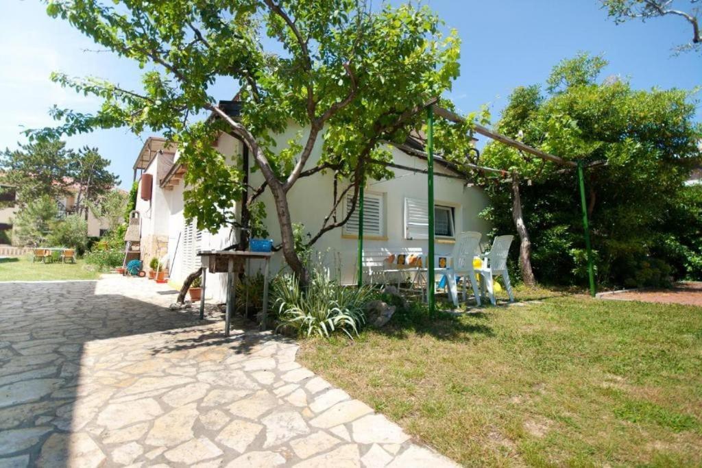 Sunny Grandma'S Garden Apartment Baška Esterno foto