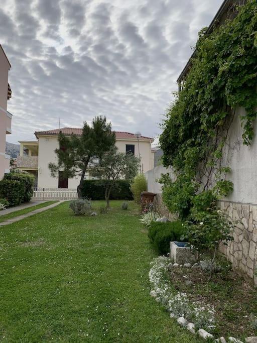 Sunny Grandma'S Garden Apartment Baška Esterno foto